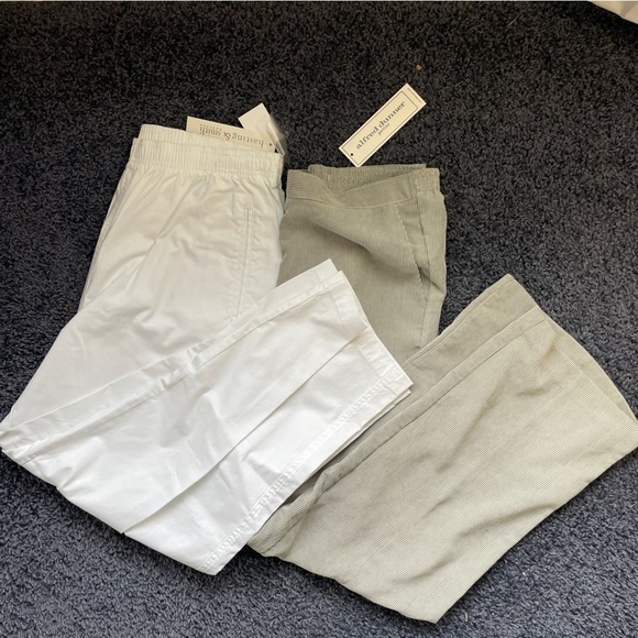 𝅺lot of 2 Womens 12 Petite Pants White Gray Alfred Dunner and Studio Works - Picture 1 of 8